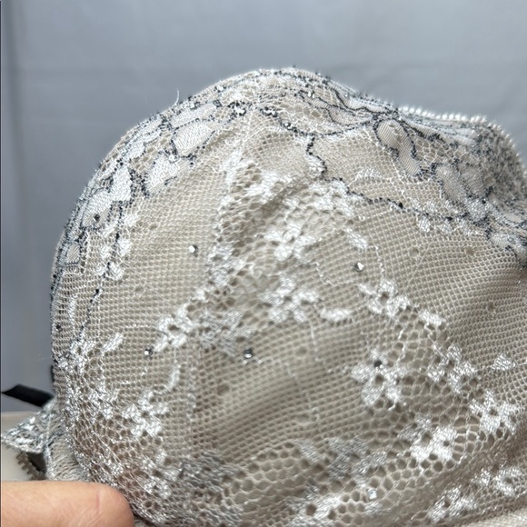 Victoria’s Secret, Dream Angels, Lace Underwire Bra - Cream & Black, 36DD - Picture 12 of 16